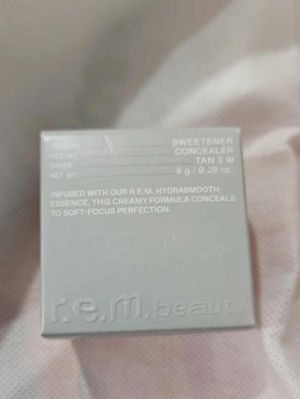 r.e.m. beauty Sweetener Concealer - Tan 3W